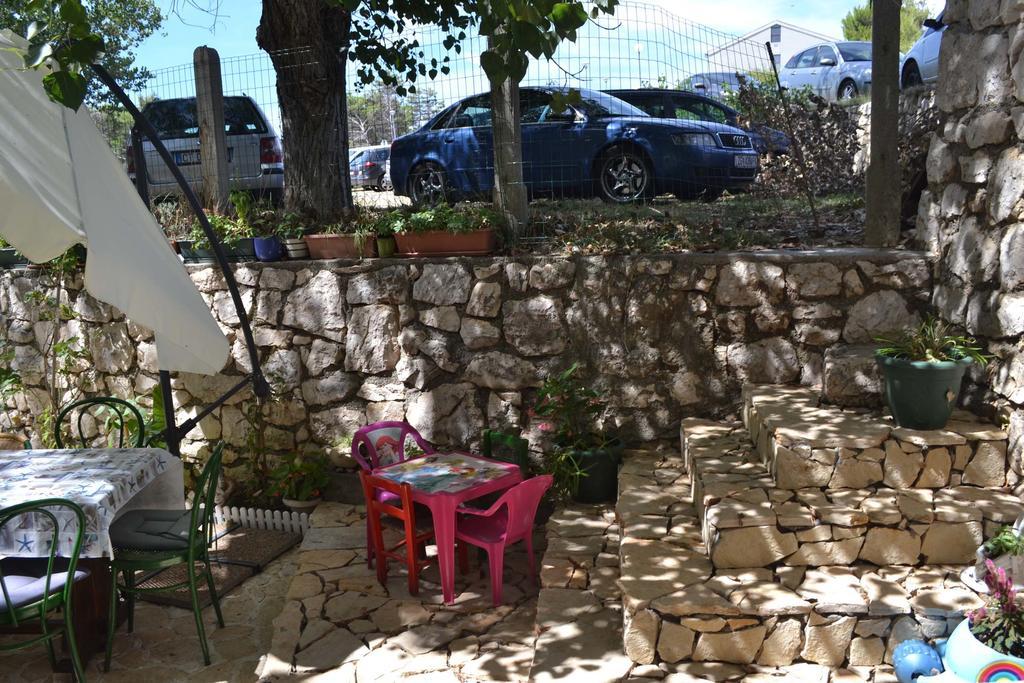 Apartmani Jenny I Tania Lopar Exterior foto