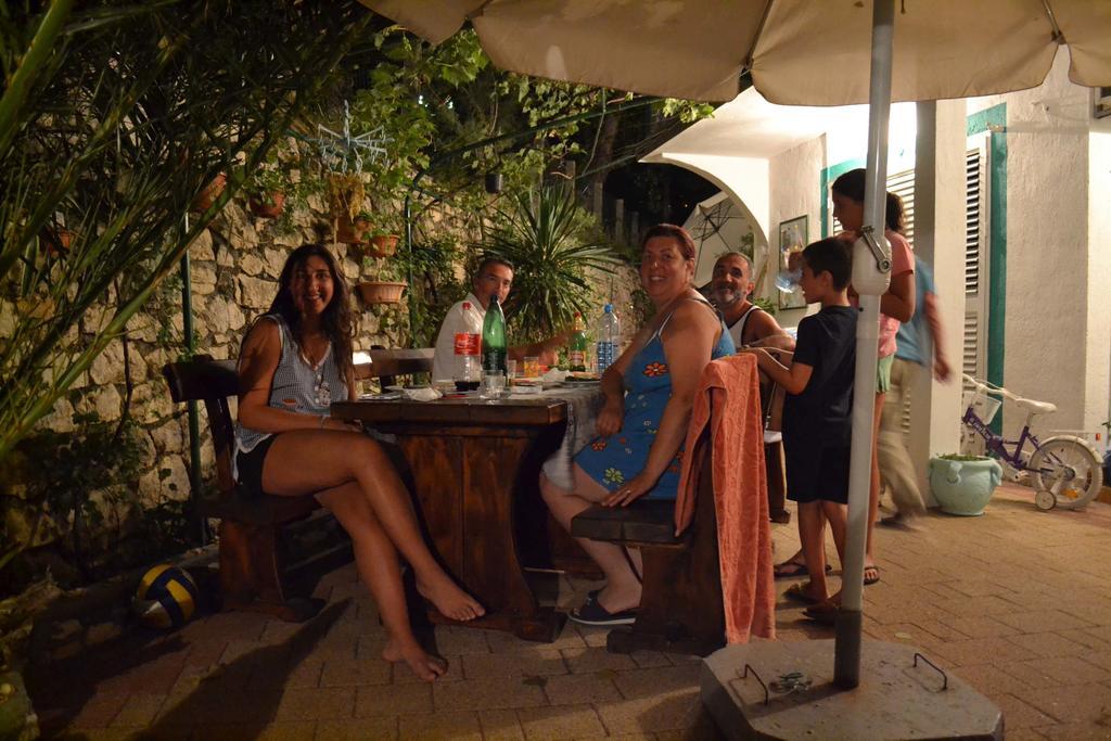 Apartmani Jenny I Tania Lopar Exterior foto