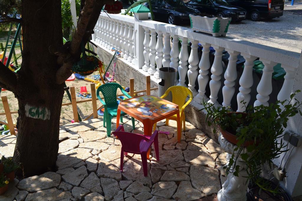 Apartmani Jenny I Tania Lopar Exterior foto